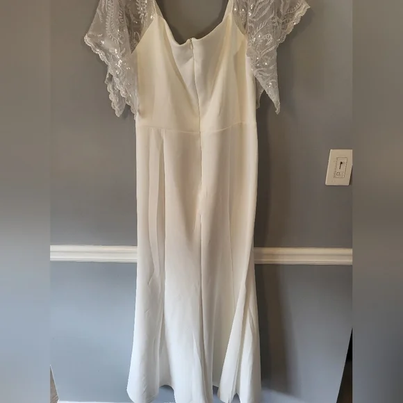 Plus Size Elegant And Simple Wedding Dress - Picture 7 of 8